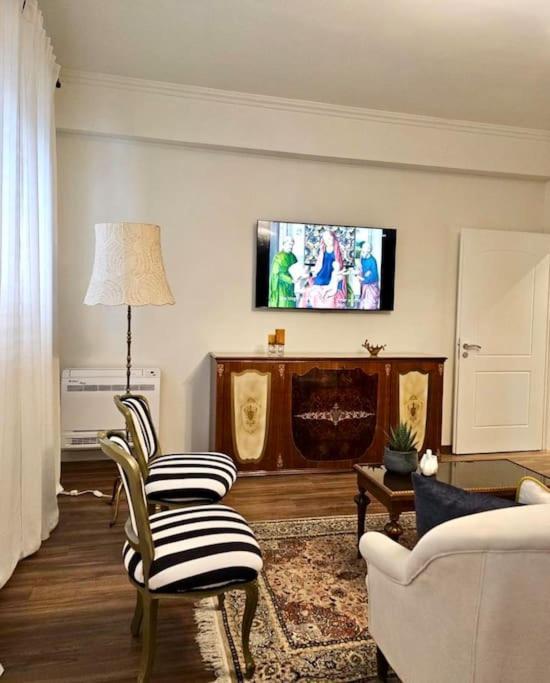 Novi'S Luxury Apartment 2 Gjirokastër Dış mekan fotoğraf
